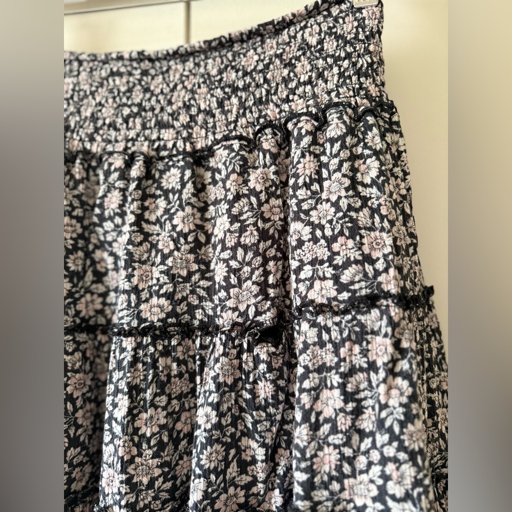 Y2K American Eagle Outfitters Black Mini Skirt Pink Floral Tiered Smocked Mini - Picture 2 of 4